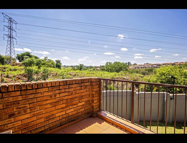 2 BEDROOM APARTMENT BLOCK FOR SALE IN WILGEHEUWEL